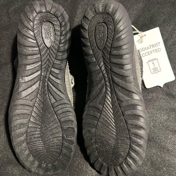 JBU Women's Flats in Cream and Gray - Picture 7 of 13